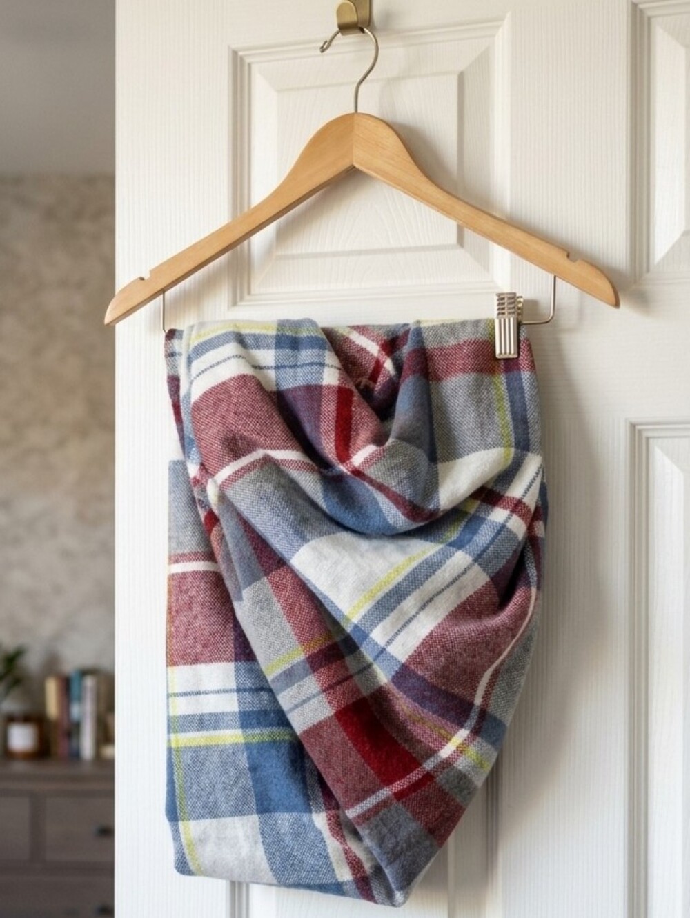 Women's plaid blanket scarf white, blue, burgundy blanket scarf NWT